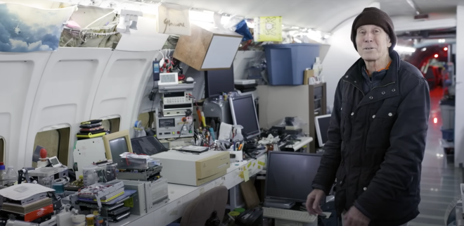 Meet the 73-Year-Old Retired Engineer Who Lives in a Boeing 727